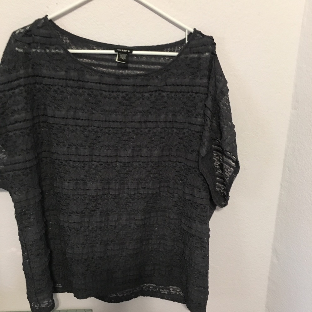 Beautiful TORRID lace Size 0. Sheer top ruffled
